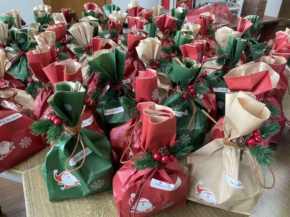 江蘇金鷹流體機(jī)械 | 喜迎圣誕福利到，金鷹關(guān)懷人心暖。